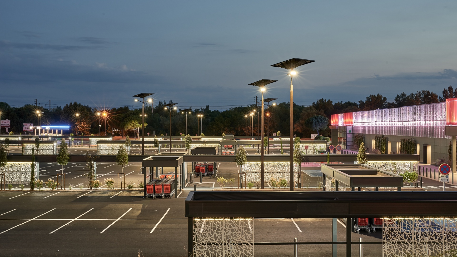 Lampadaire solaire pour parkings et rues pietonnes