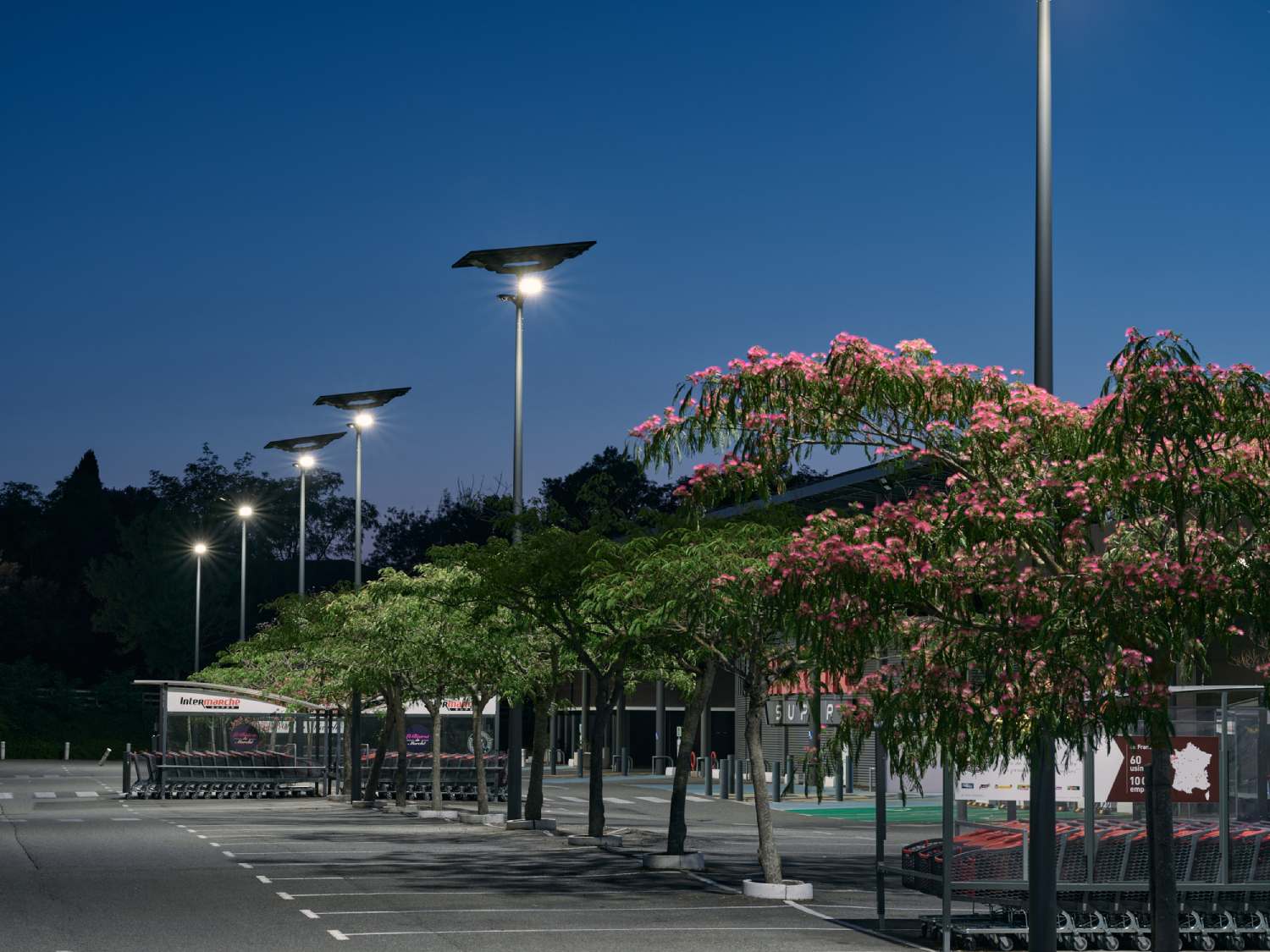 Éclairage solaire parking Intermarché Ramonville