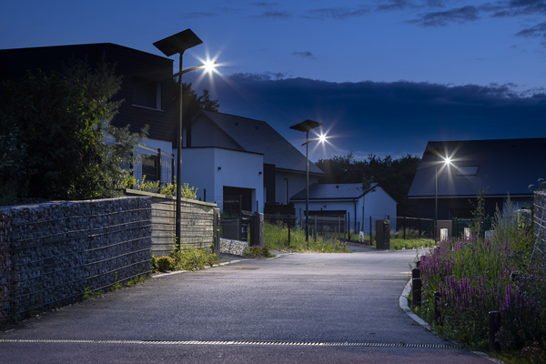 Lampadaire solaire autonome pour l'éclairage public - Fabriqué en France