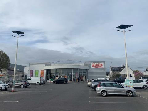 lampadaire solaire parking Netto Séné 56