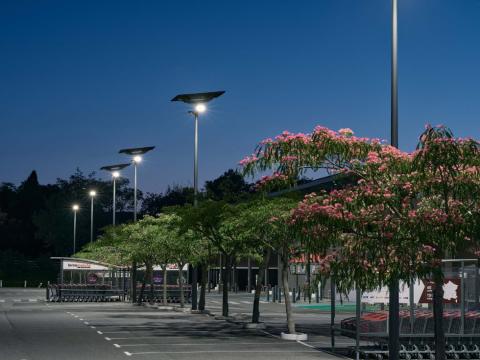 Éclairage solaire parking Intermarché Ramonville