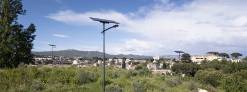 illuminazione pubblica a energia solare di una pista ciclabile