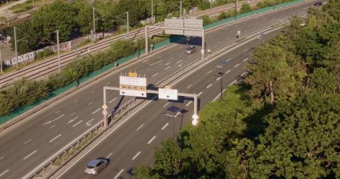 Installation de l'éclairage public solaire pour la sécurité routière