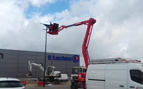 installation lampadaire solaire