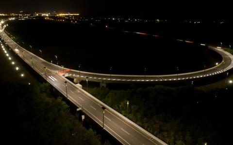 Le viaduc de Colombie éclairé en solaire