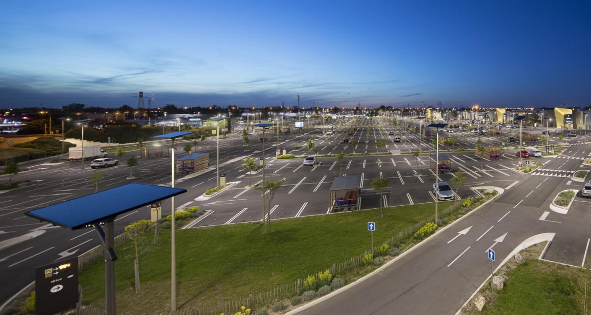 Eclairage public solaire parking carrefour