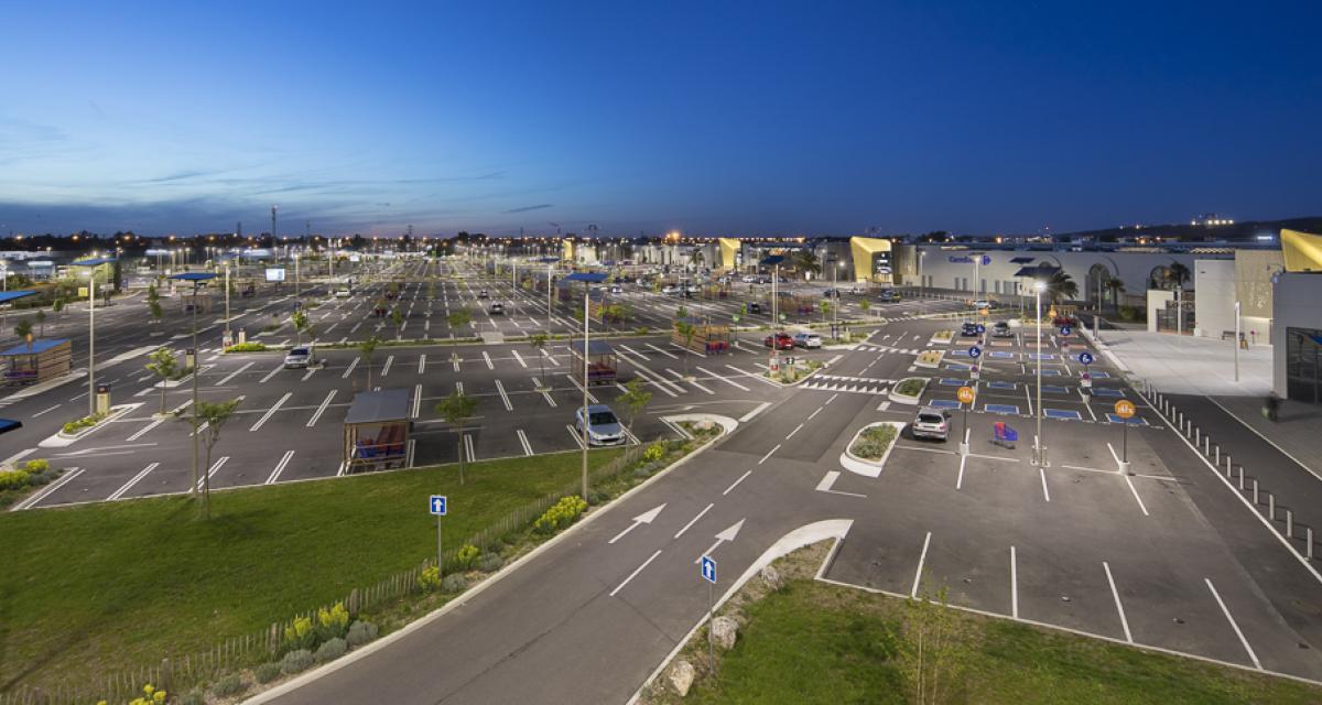 Eclairage public solaire parking carrefour