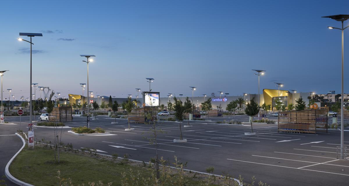 Eclairage public solaire parking carrefour